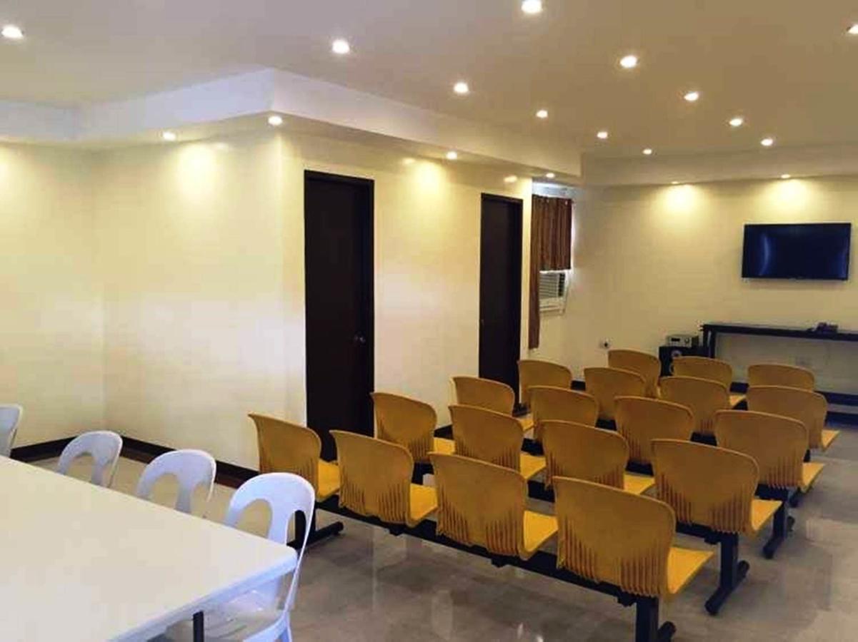 Rainbowland Hotel โอลองกาโป ภายนอก รูปภาพ