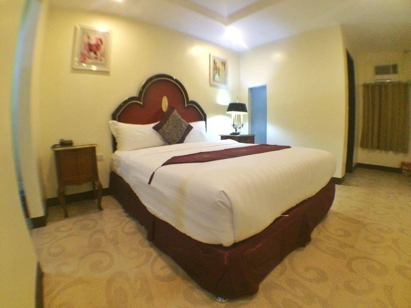 Rainbowland Hotel โอลองกาโป ภายนอก รูปภาพ